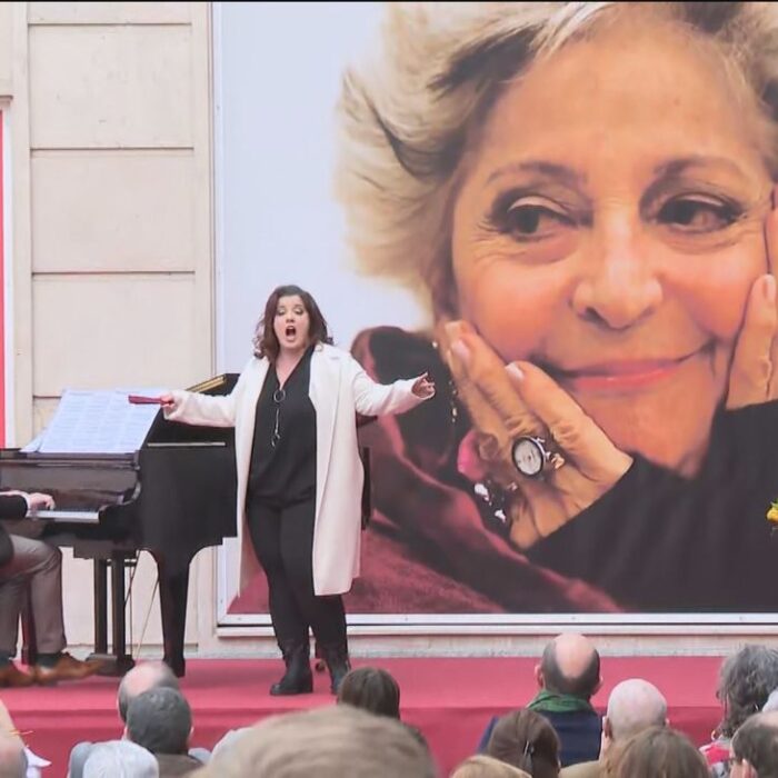 Famed Spanish mezzo-soprano, Teresa Berganza, was honored with a plaza in her name at the entrance to Madrid's Teatro de la Zarzuela. 