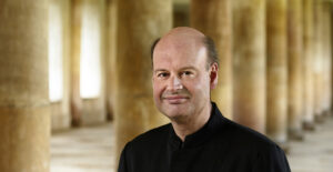 Stephen Layton, MBE, a renowned choral specialist and conductor, is leaving Trinity College Cambridge at the end of the 2023 academic year after 17 years at the institution to focus on his international conducting career.