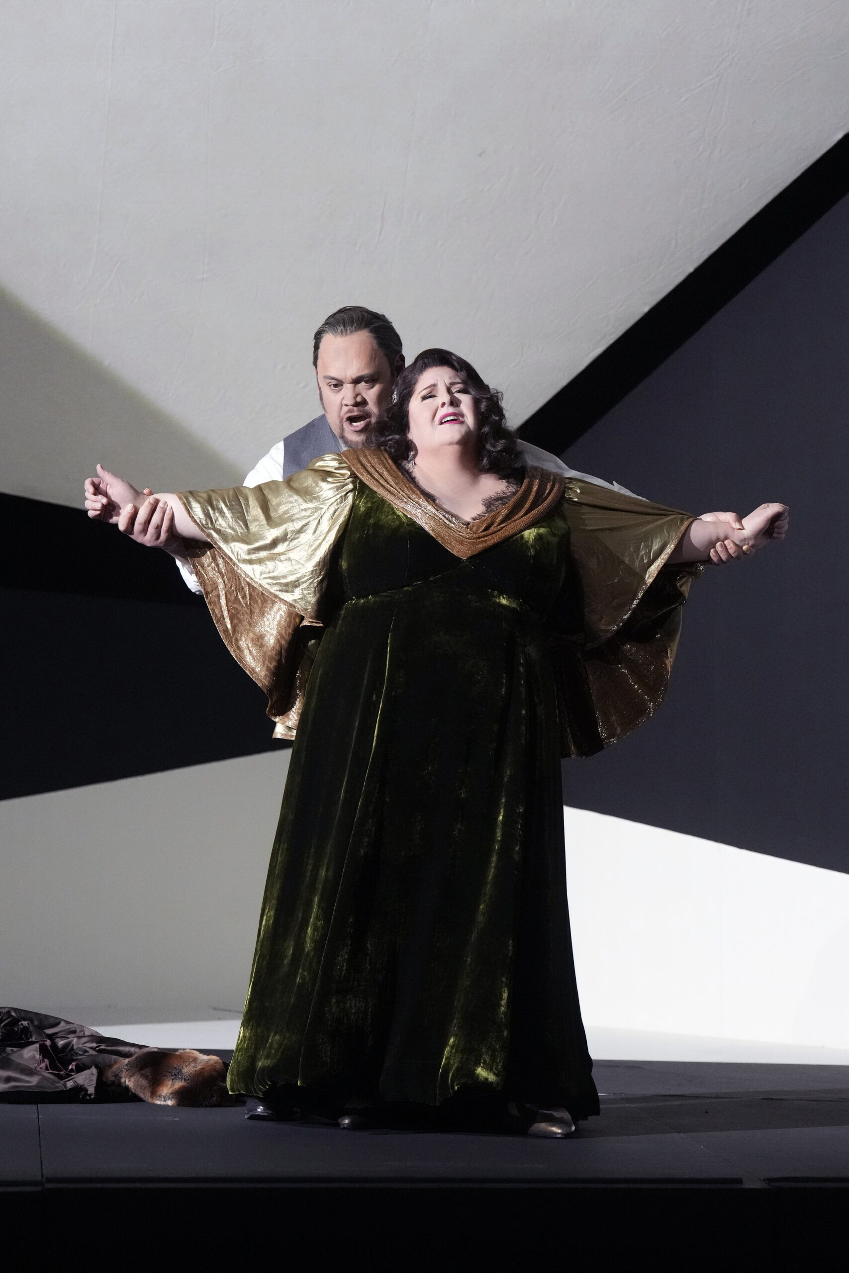Metropolitan Opera 2023-24 Review: Un Ballo in Maschera - OperaWire ...