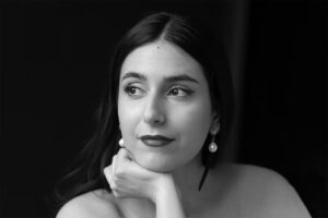 Iris-Candelaria-paakuva2