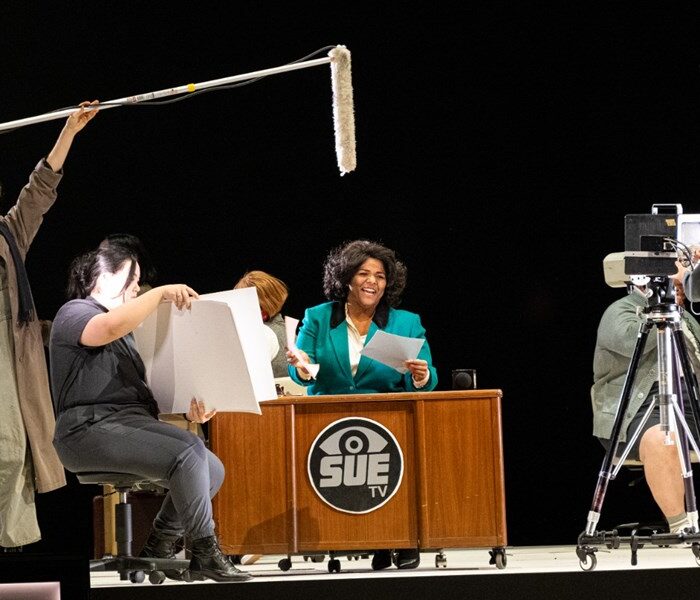 complications-in-sue-05_by-ray-bailey