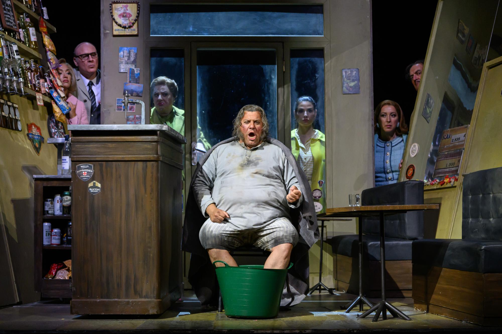 Luca Salsi Headlines OperaVision's Stream of ‘Falstaff' from Gran Teatre del Liceu