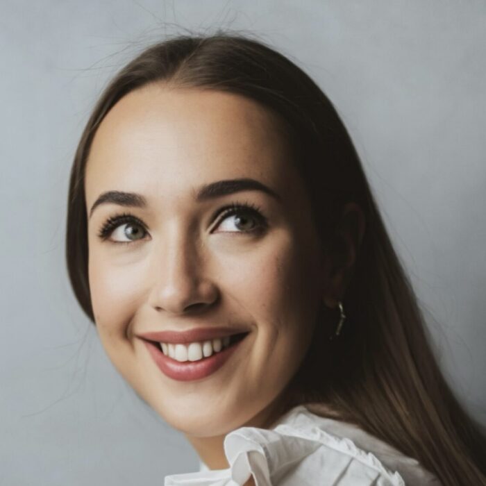 warburton-_olivia_headshot